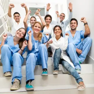 Team einer glücklichen Arztpraxis