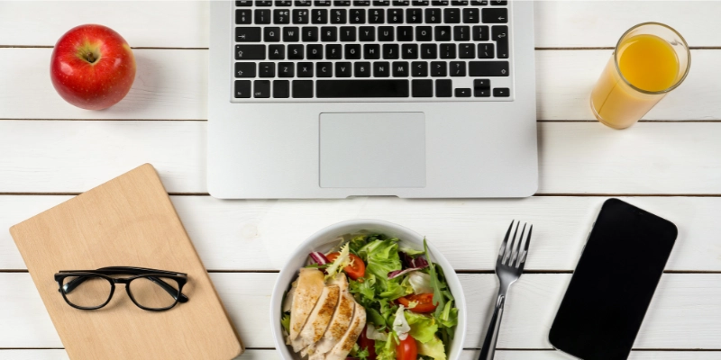 Gesunde Ernähung bei klickbeben im Büro